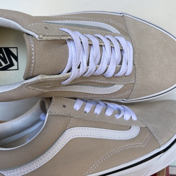 Vans WMNS Old Skool
Color Theory French Oak
VN0005UFBLL
Sneakers - Picture 14 of 16